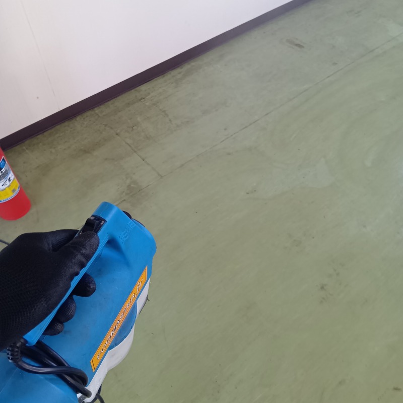 除菌・消臭剤散布の様子