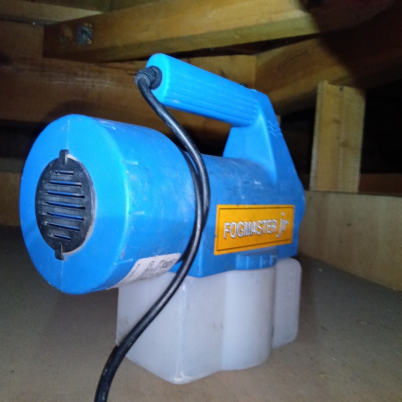 除菌・殺虫剤散布の様子