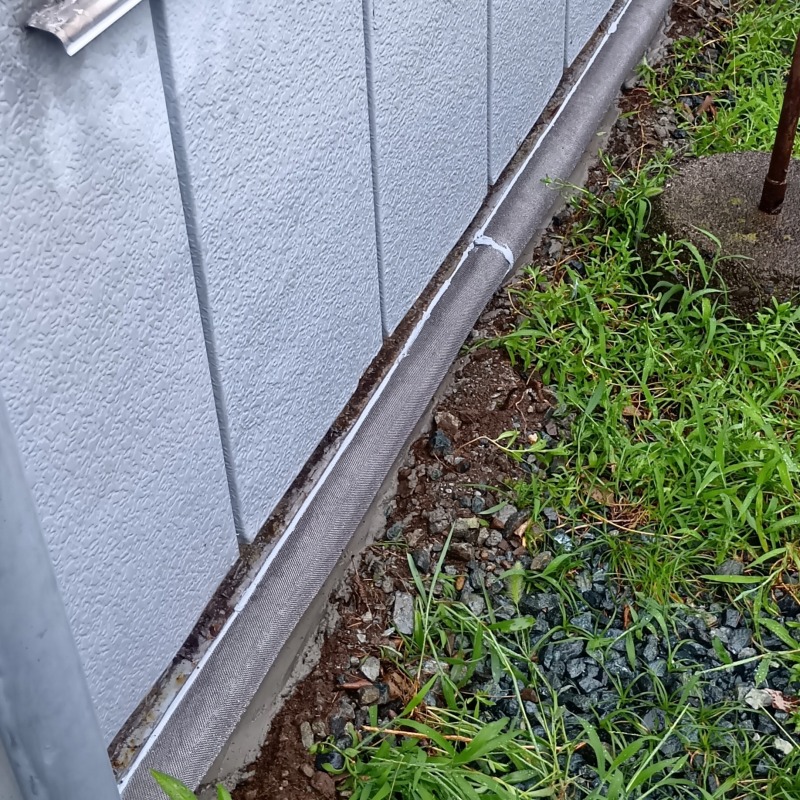 倉庫下のすき間を封鎖