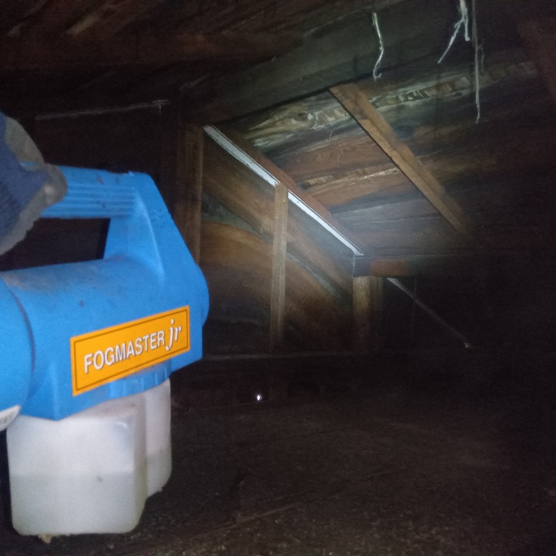 除菌・消臭剤散布の様子