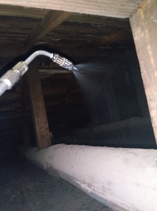 殺虫剤散布の様子