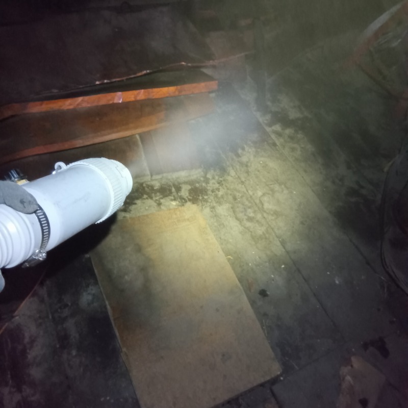 除菌・消臭剤散布の様子