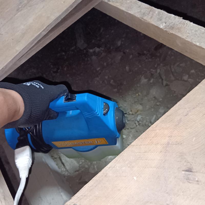 除菌・殺虫剤を散布