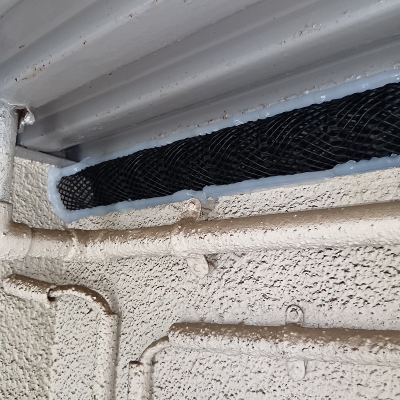 外壁と屋根のすき間を封鎖