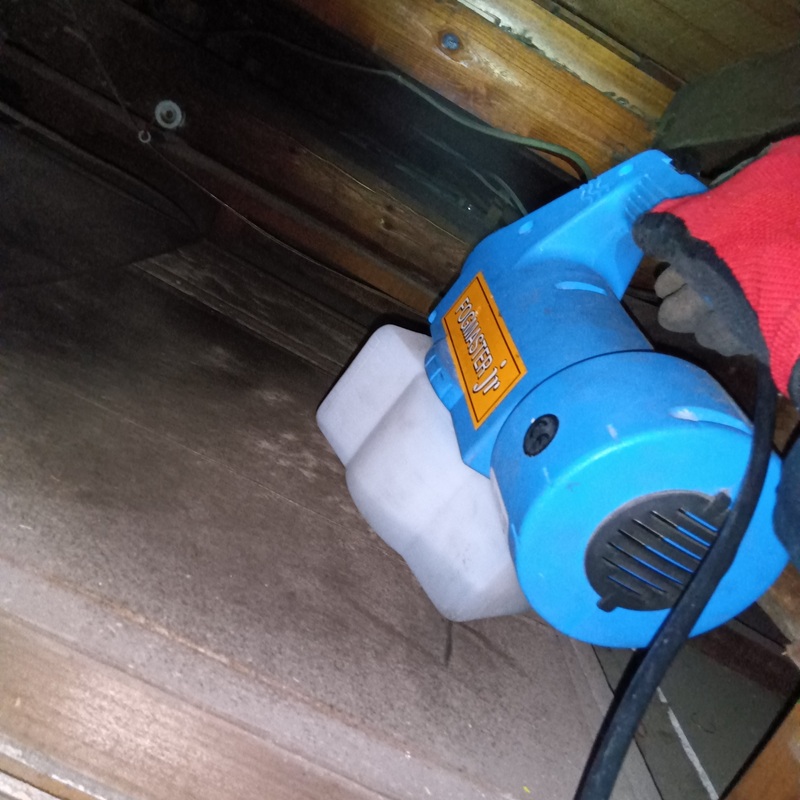 除菌・消臭剤散布の様子