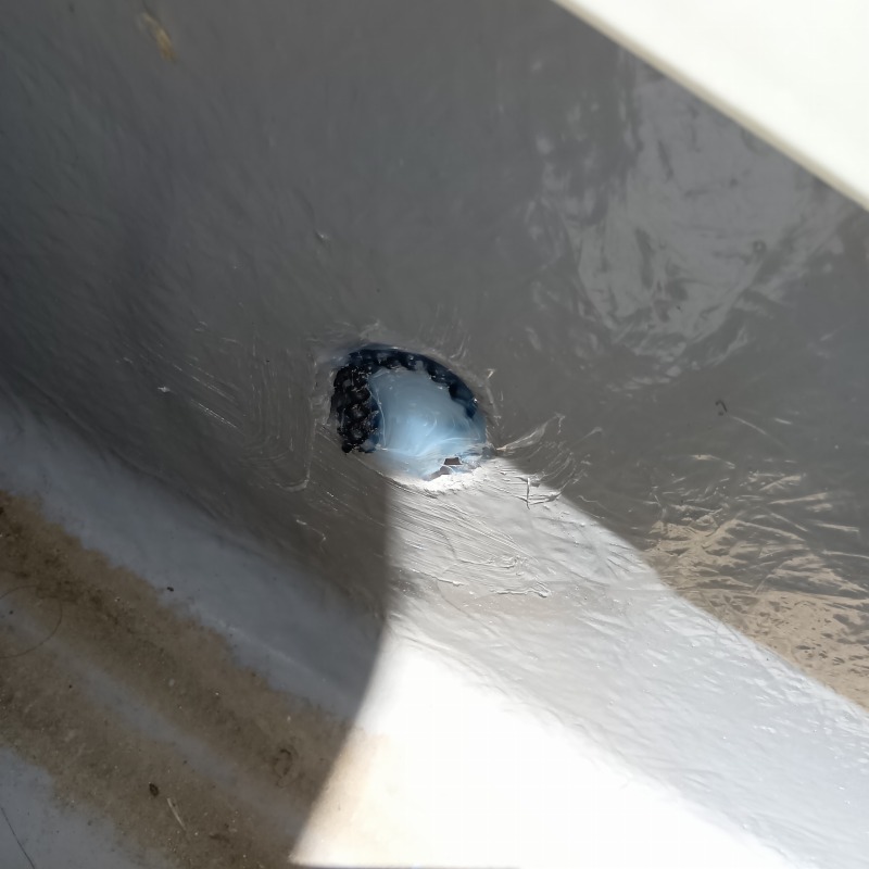 外壁の穴をふさいだ様子