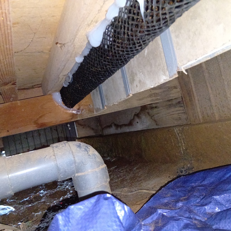 床下のすき間を封鎖