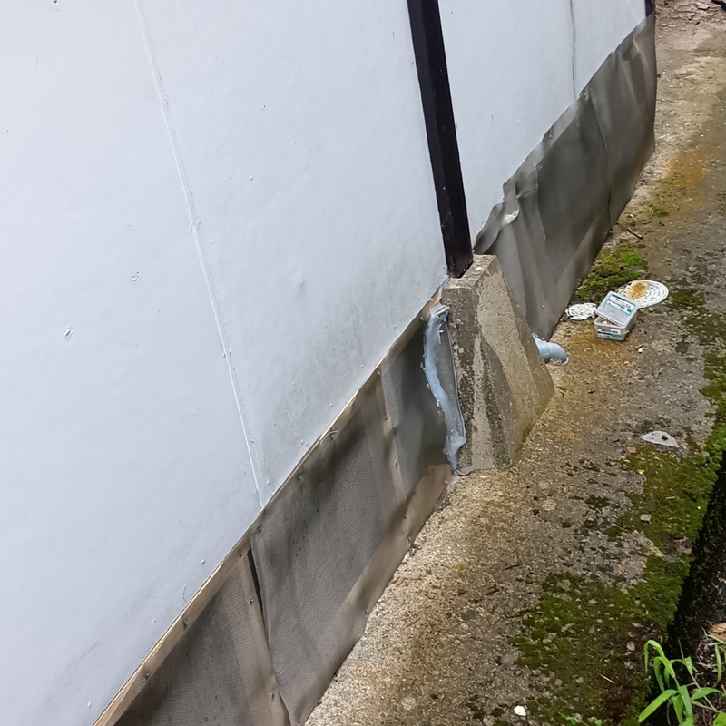 基礎部分を封鎖した様子