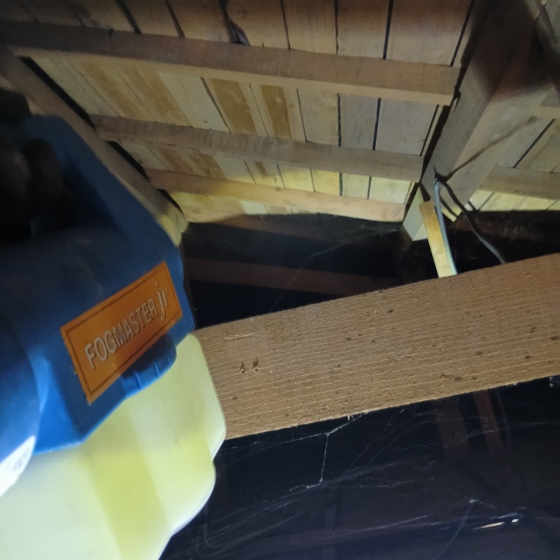 除菌・消臭剤散布の様子