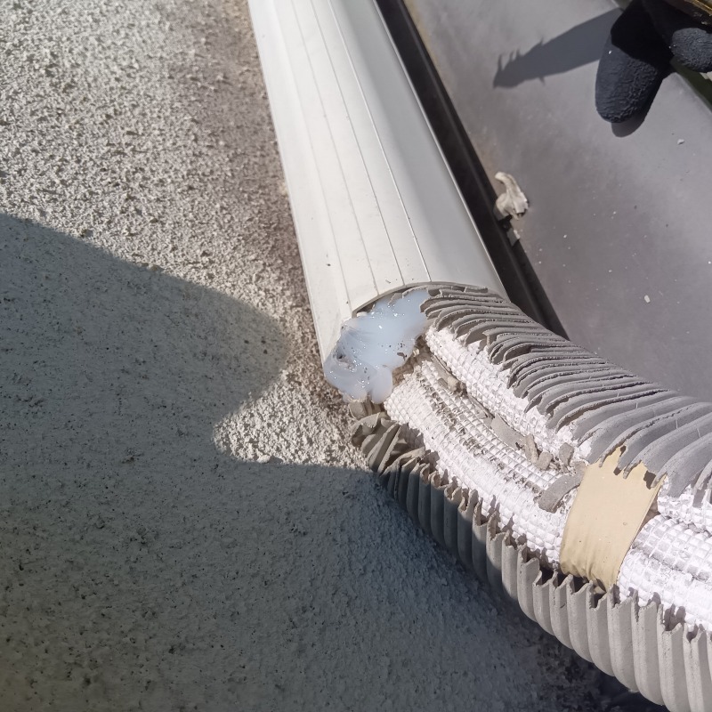 エアコンホースのすき間を封鎖