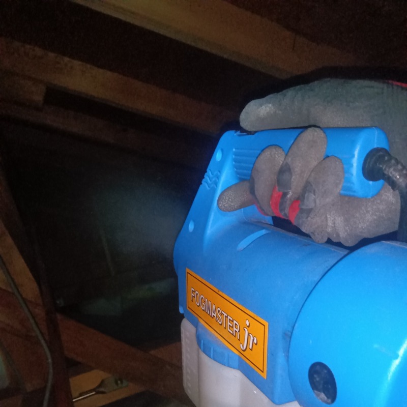 除菌・消臭剤散布の様子