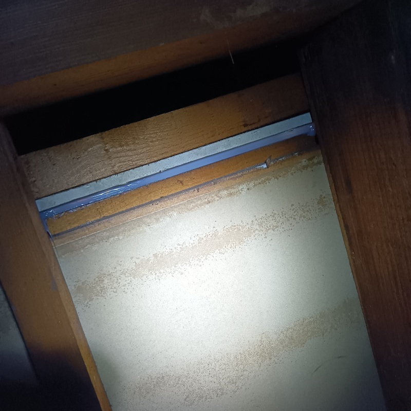 屋根裏のすき間を封鎖