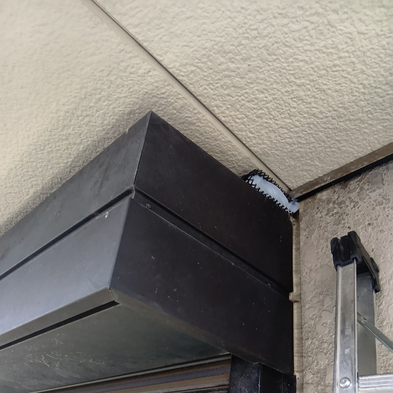 窓上のすき間を封鎖