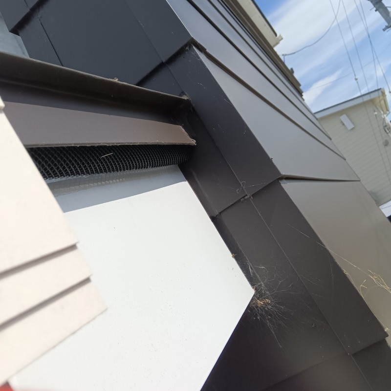 笠木のすき間を封鎖