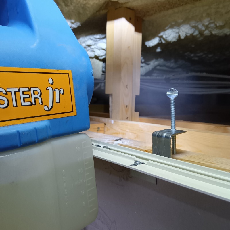 噴霧器で薬剤を散布