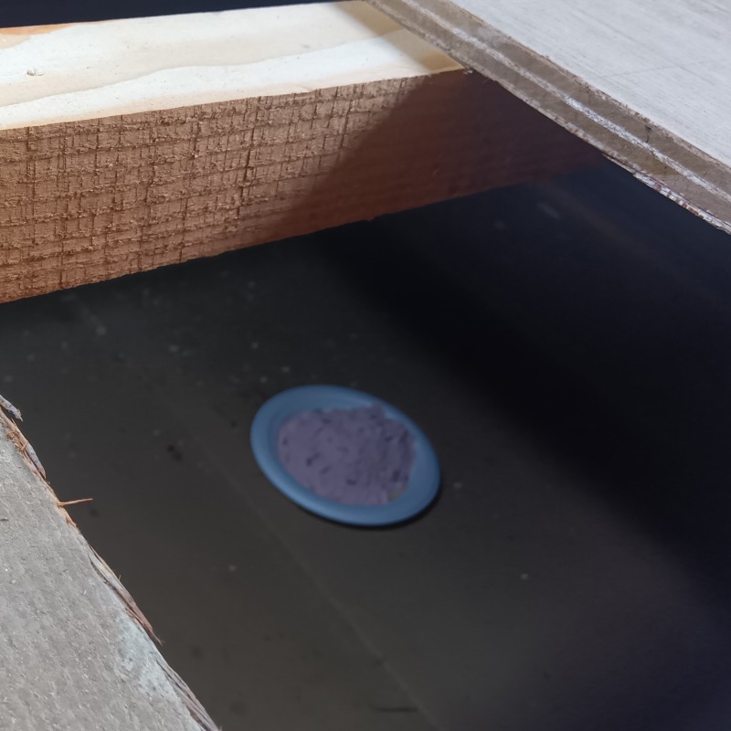 床下に設置した殺鼠剤