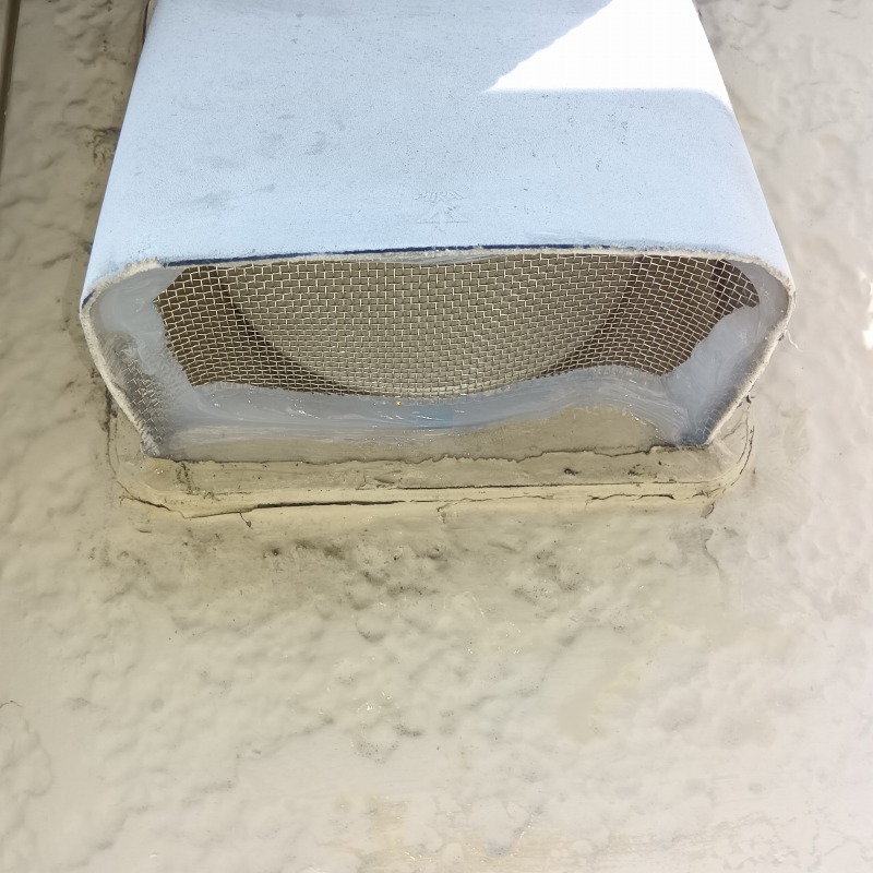 換気口に金網を設置