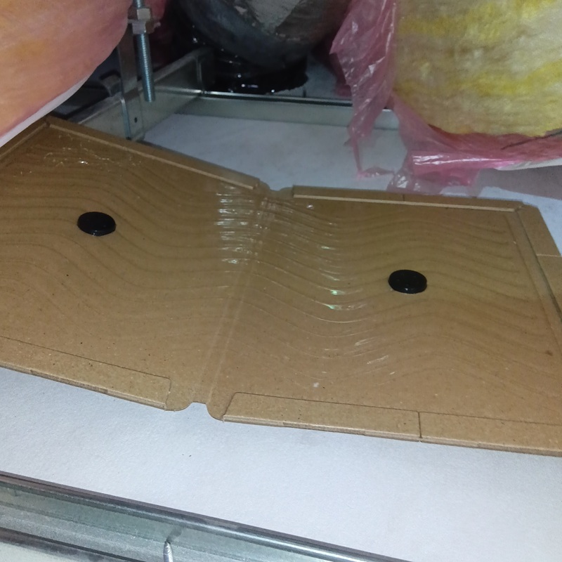 粘着シートを設置した様子