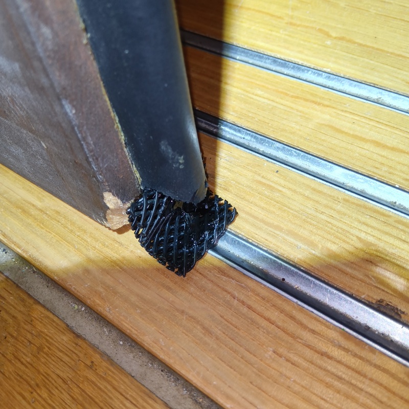 ドアのすき間を封鎖