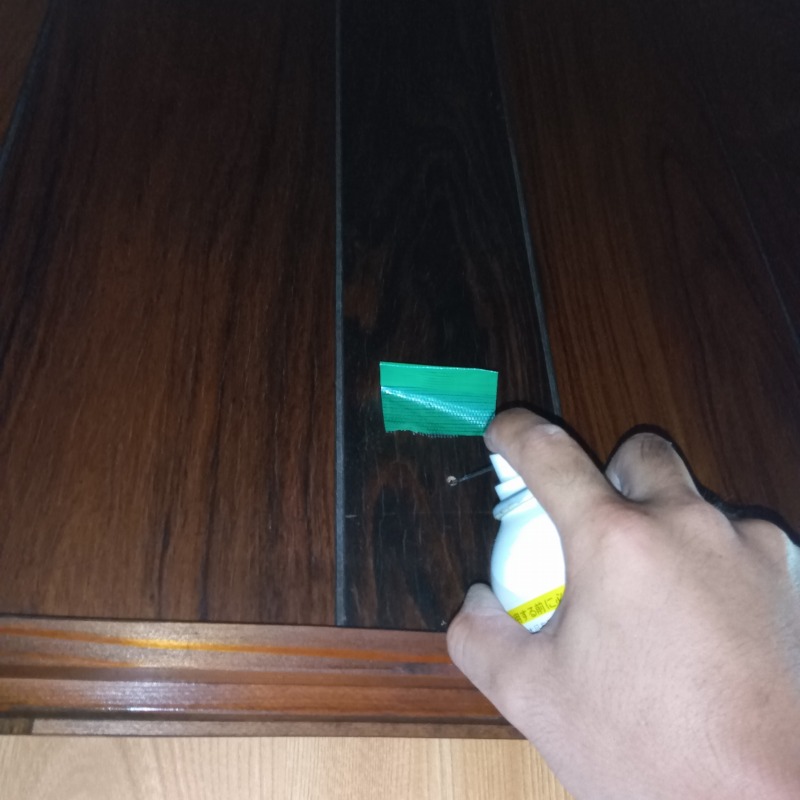 壁内に忌避剤を散布