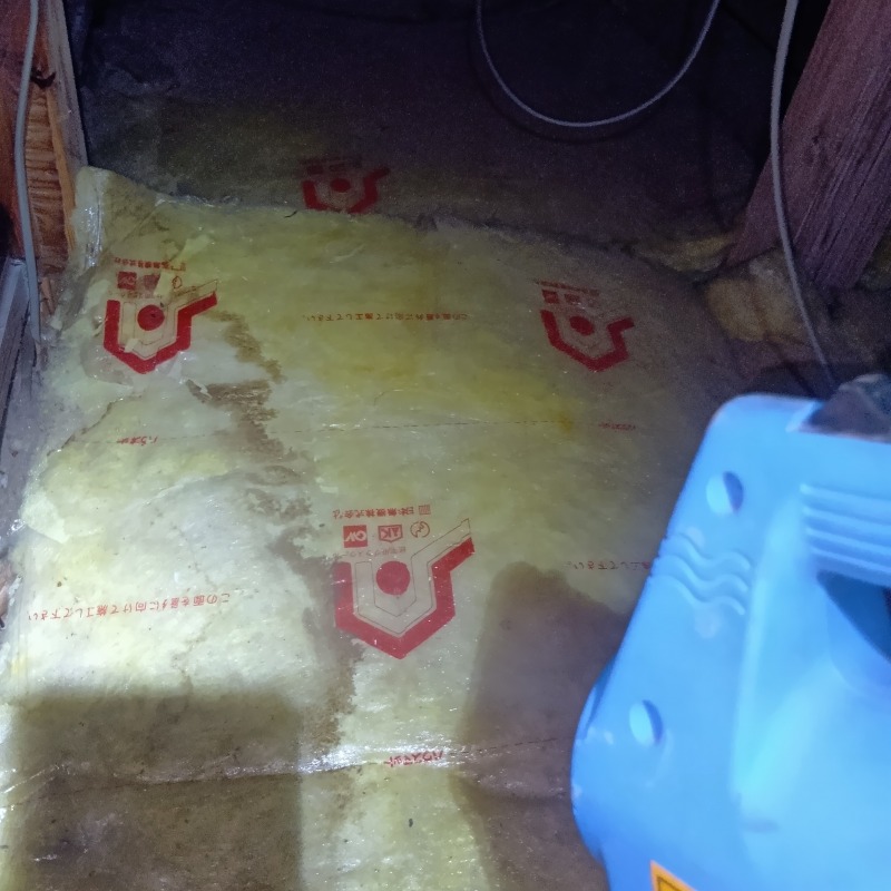 噴霧器で薬剤を散布