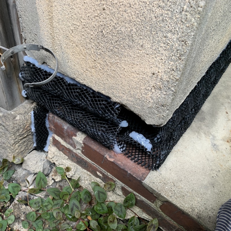 基礎部分のすき間を封鎖