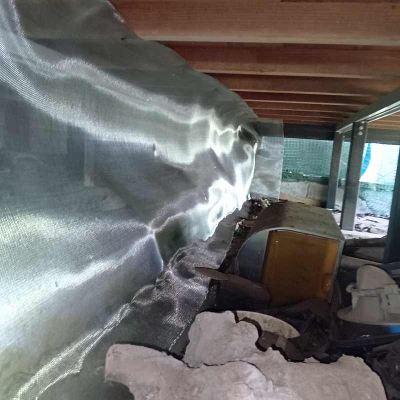 床下への侵入口を封鎖した様子