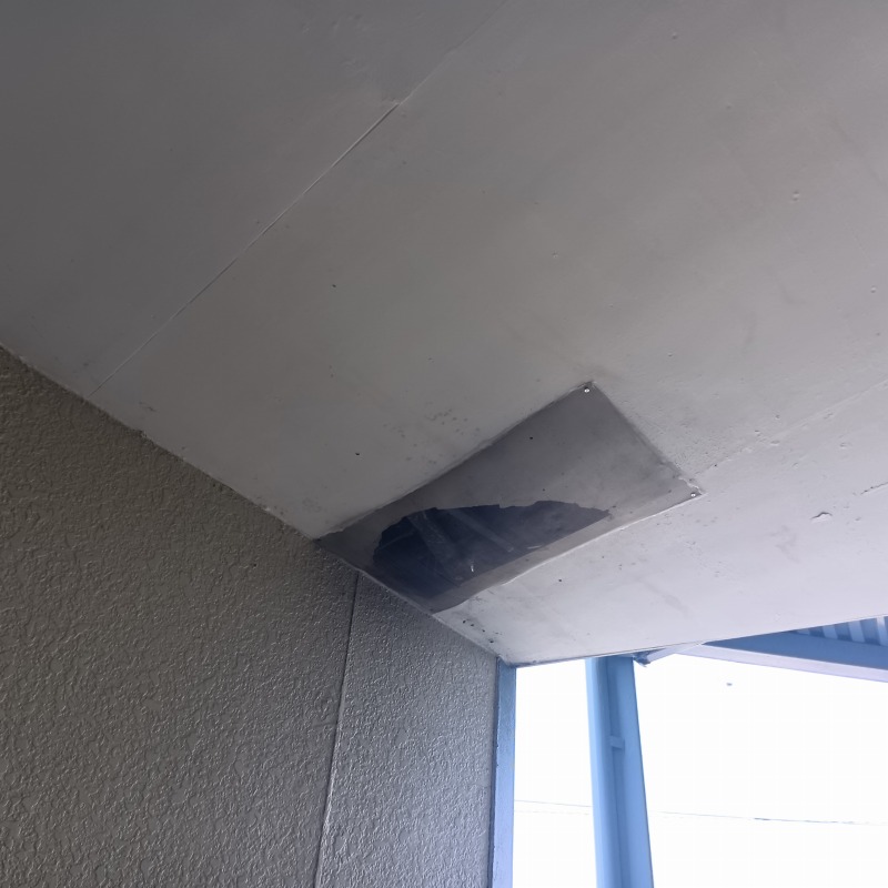 天井の穴を封鎖した様子