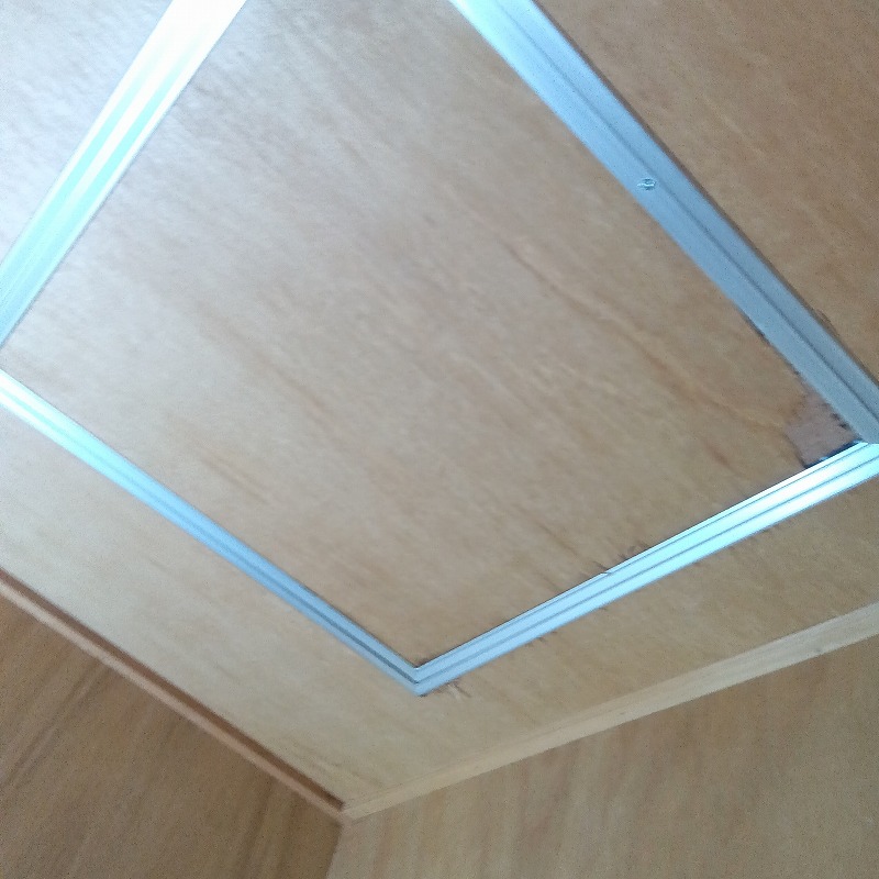 天井に新設した点検口