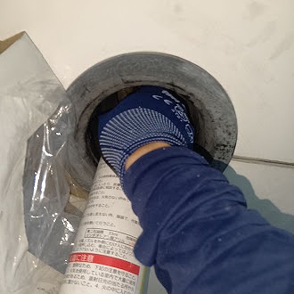 配管パイプ内に忌避剤を散布