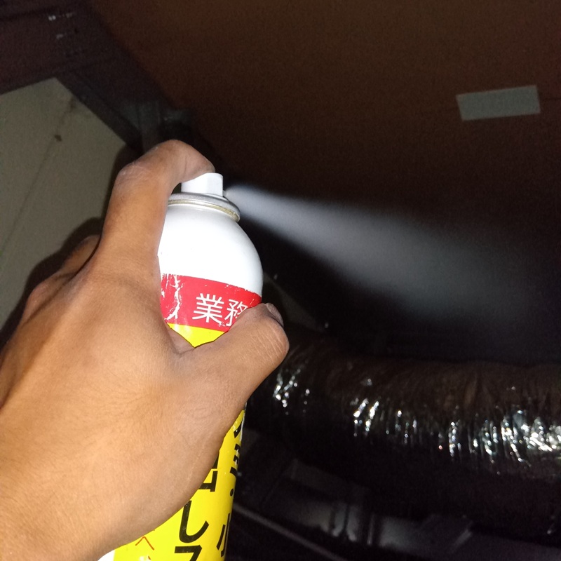 忌避剤散布の様子