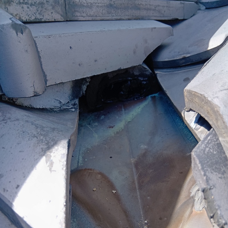 屋根のすき間を封鎖