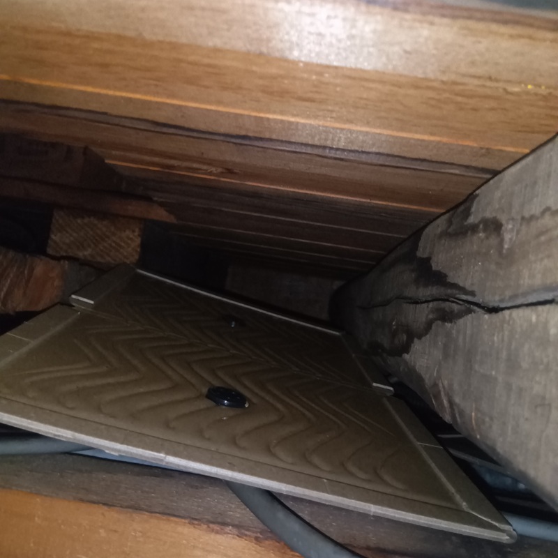 粘着シートを設置した様子