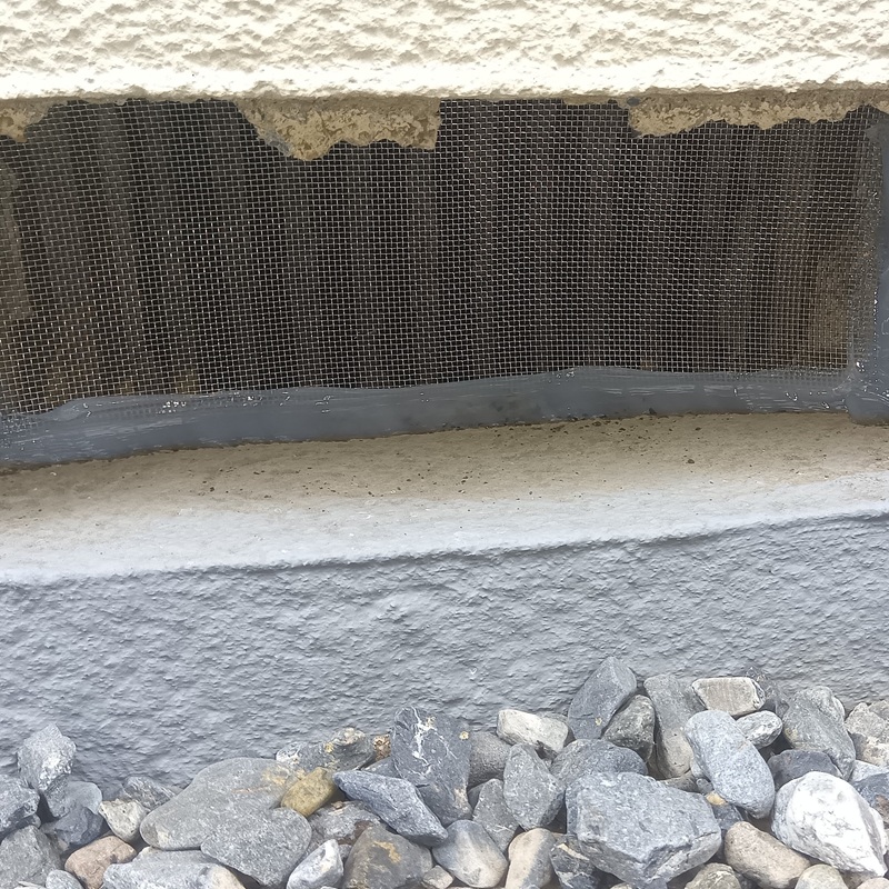 床下通気口に防鼠金網を設置