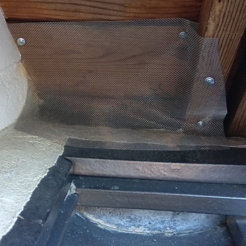 屋根のすき間を封鎖