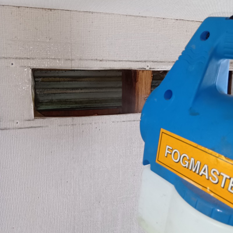 通気口に除菌・消臭剤を散布