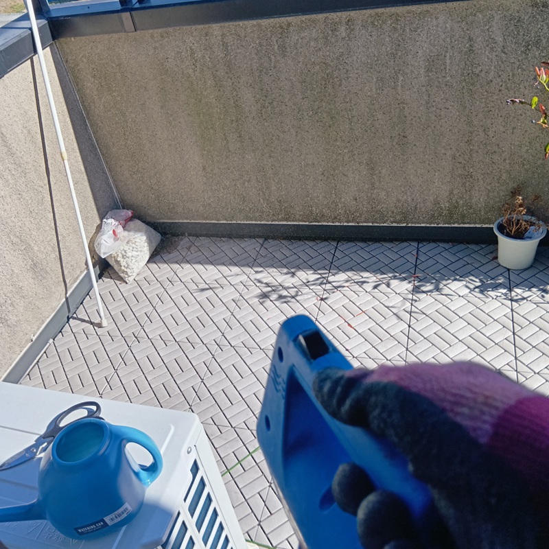 除菌・殺虫剤散布の様子