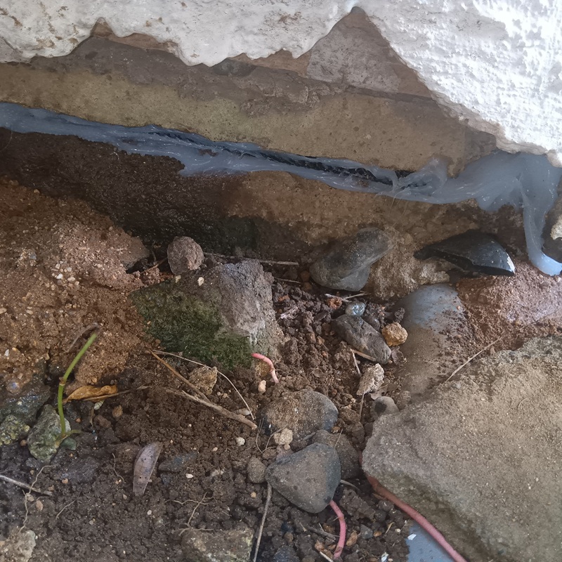 基礎のすき間をふさいだ様子