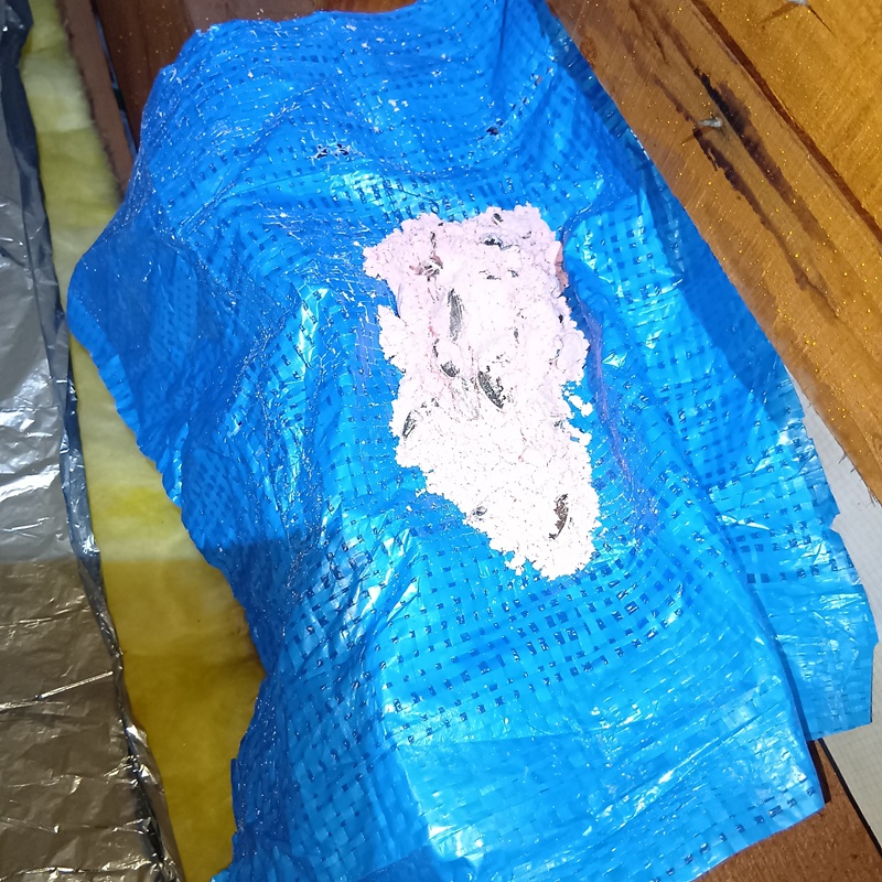 殺鼠剤を設置した様子