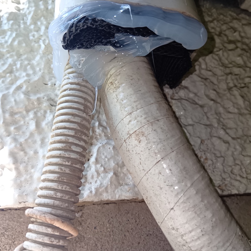 エアコンホースのすき間を封鎖