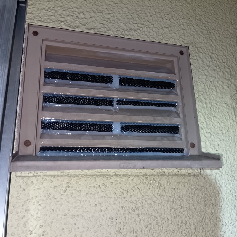 通気口にネットを設置