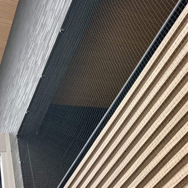 防鳥ネットを設置したベランダ