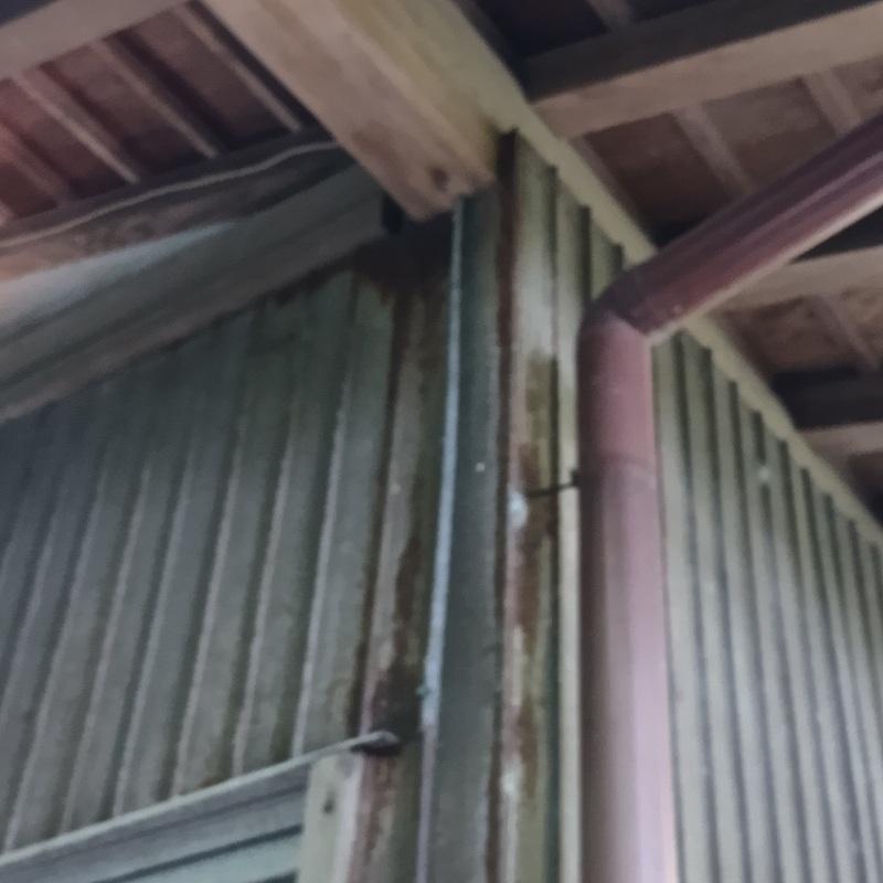 外壁のすき間を補修した様子