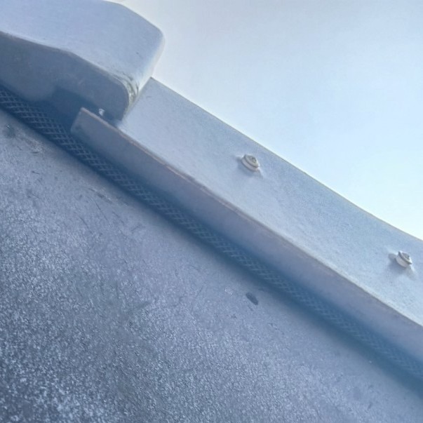 屋根のすき間を封鎖