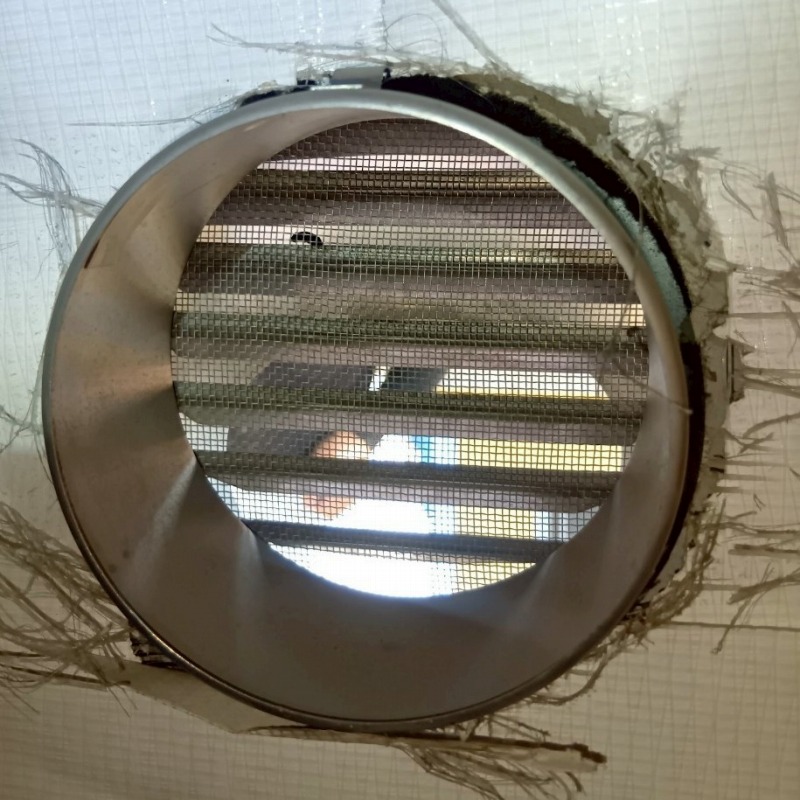 換気扇に金網を設置