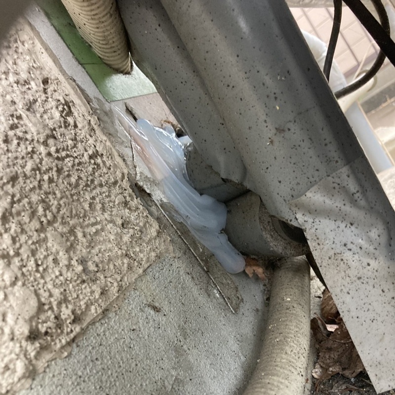 外壁のすき間をふさいだ様子