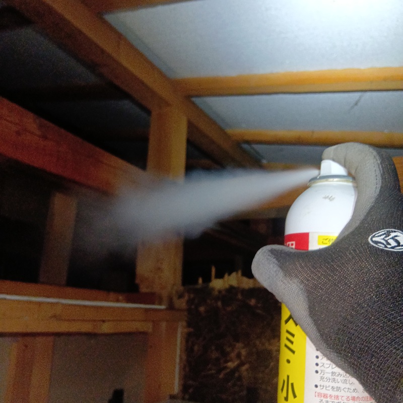 忌避剤散布の様子