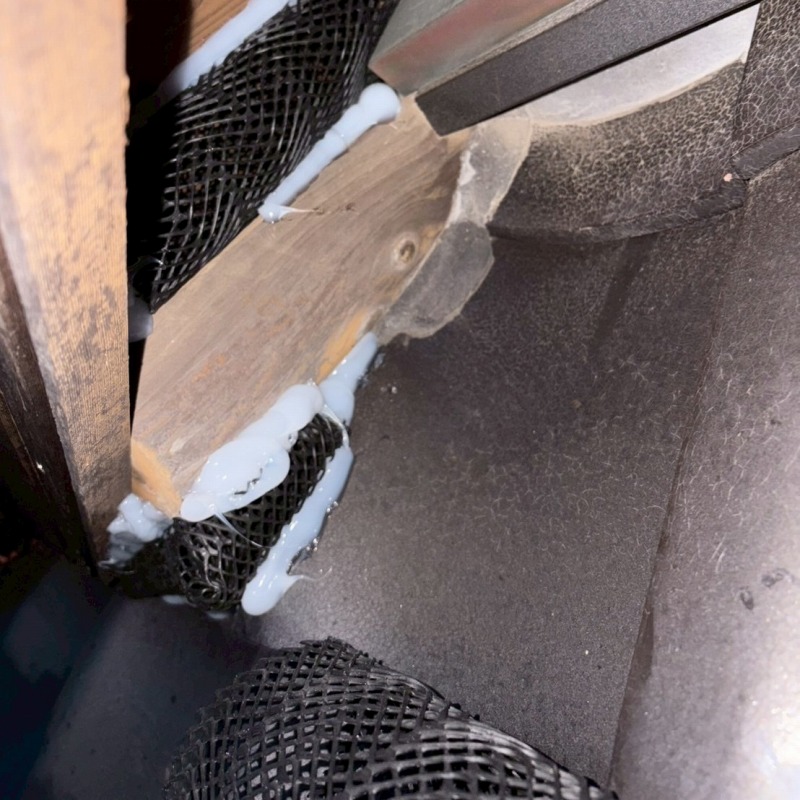 屋根のすき間を封鎖