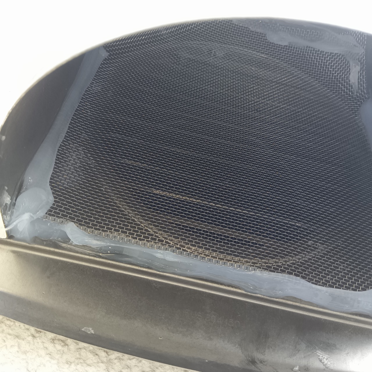 換気扇排出口に金網を設置