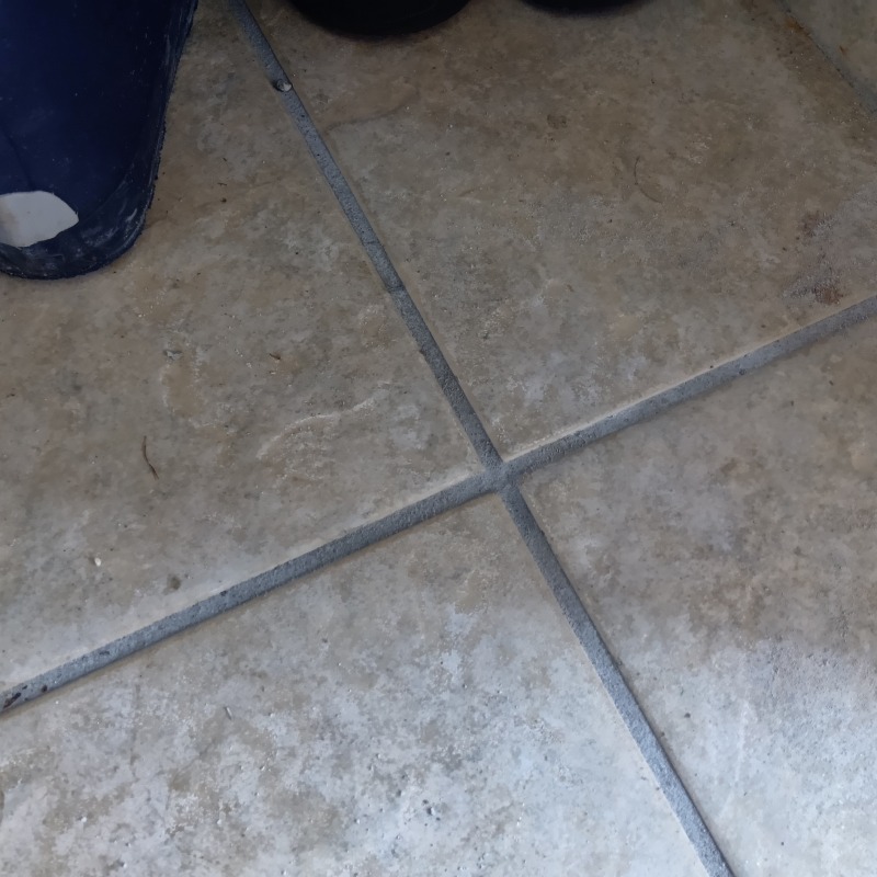 穴を開けた箇所を修復した様子